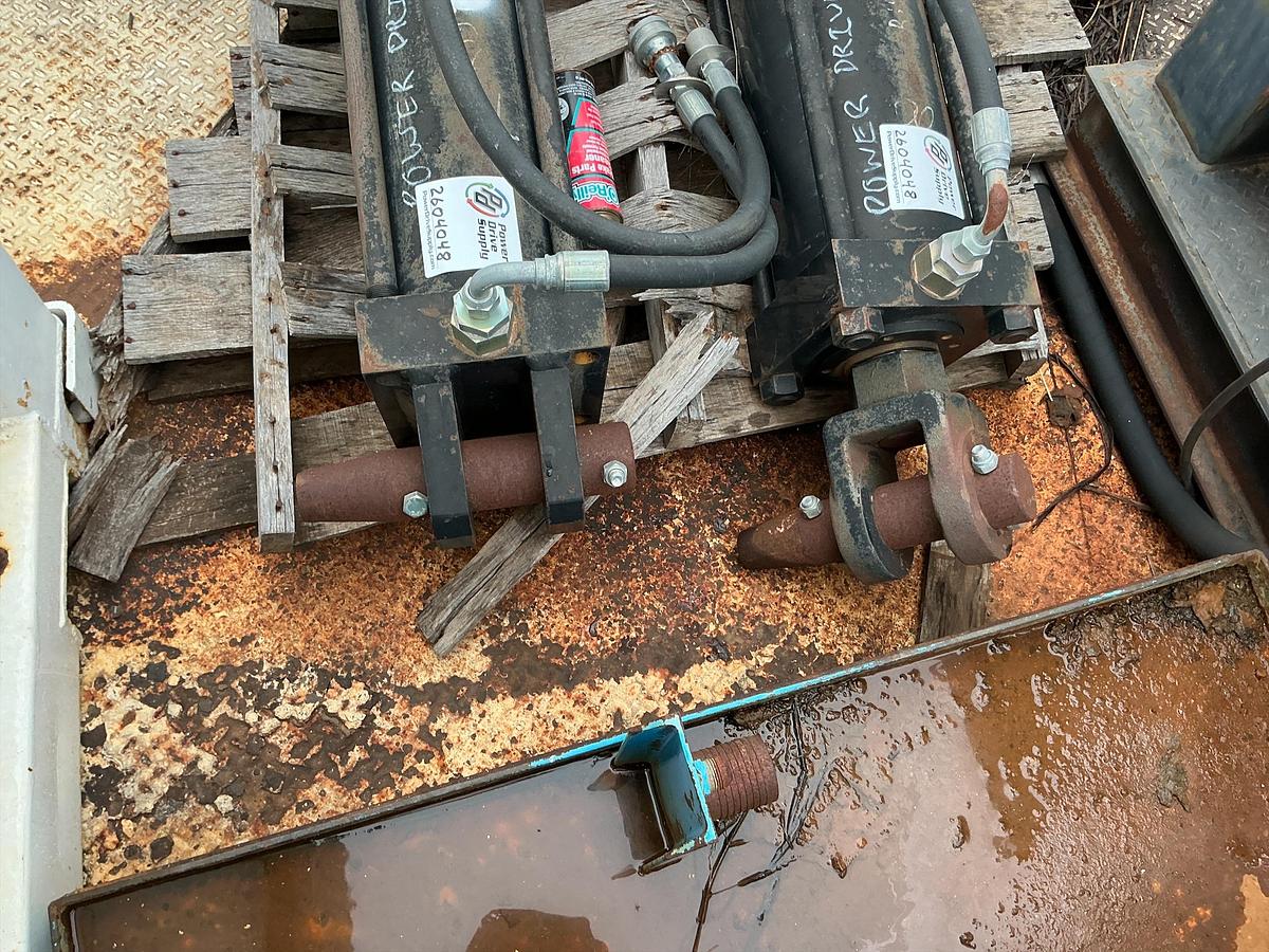 Used Hydraulic Cylinders 2x 
