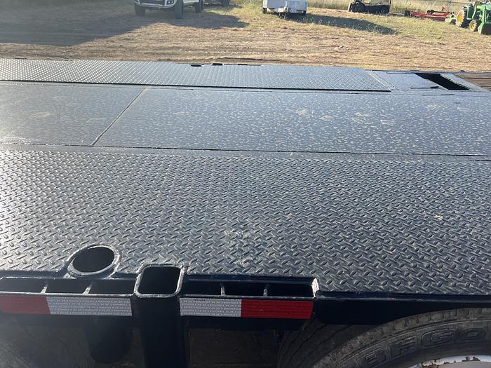 Used 2010 Dorsey 3 axle rolling tail trailer