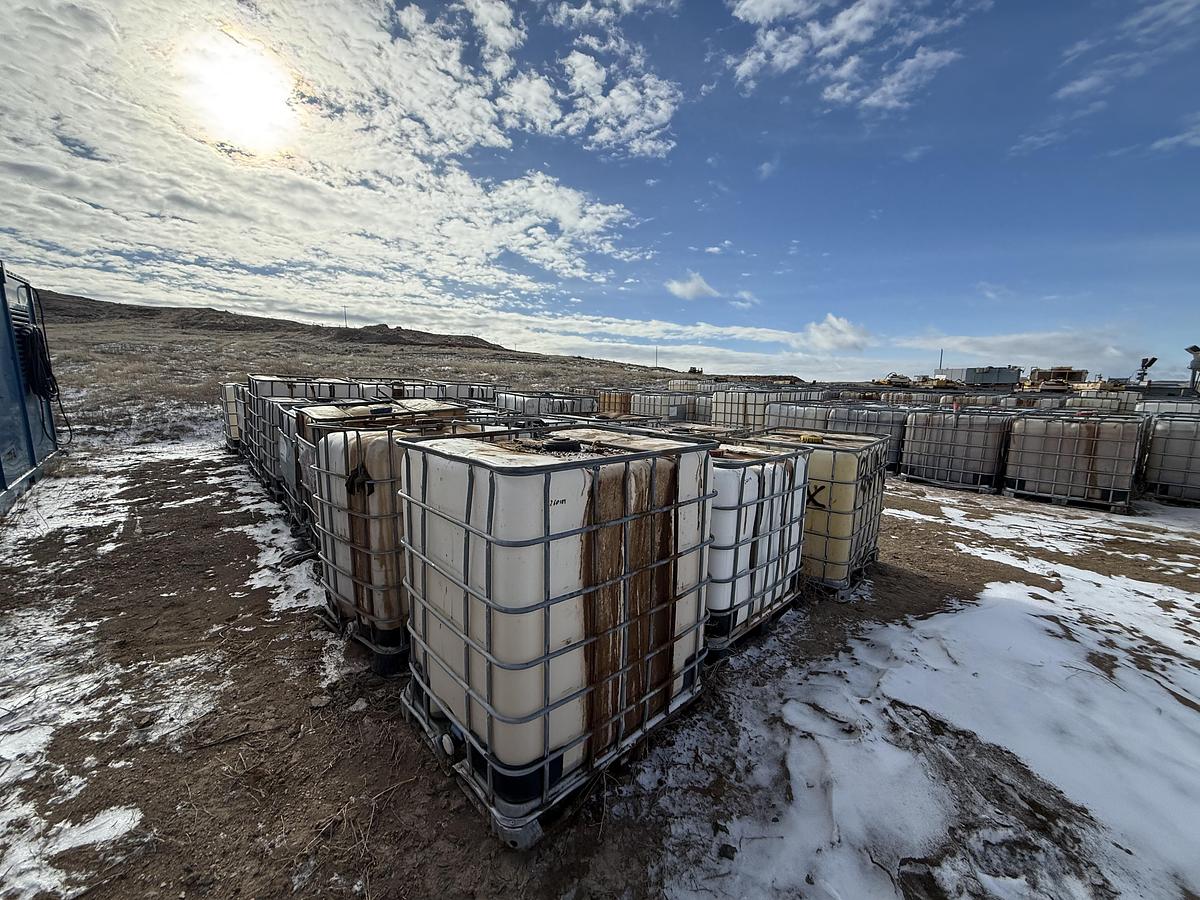 Used Plastic Totes (99)