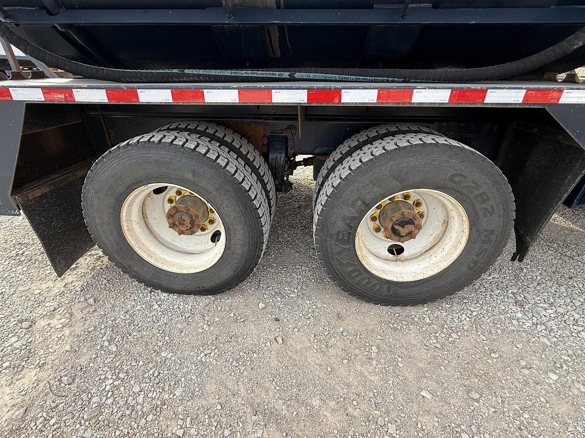 Used 2010 365 Peterbilt Acid Truck