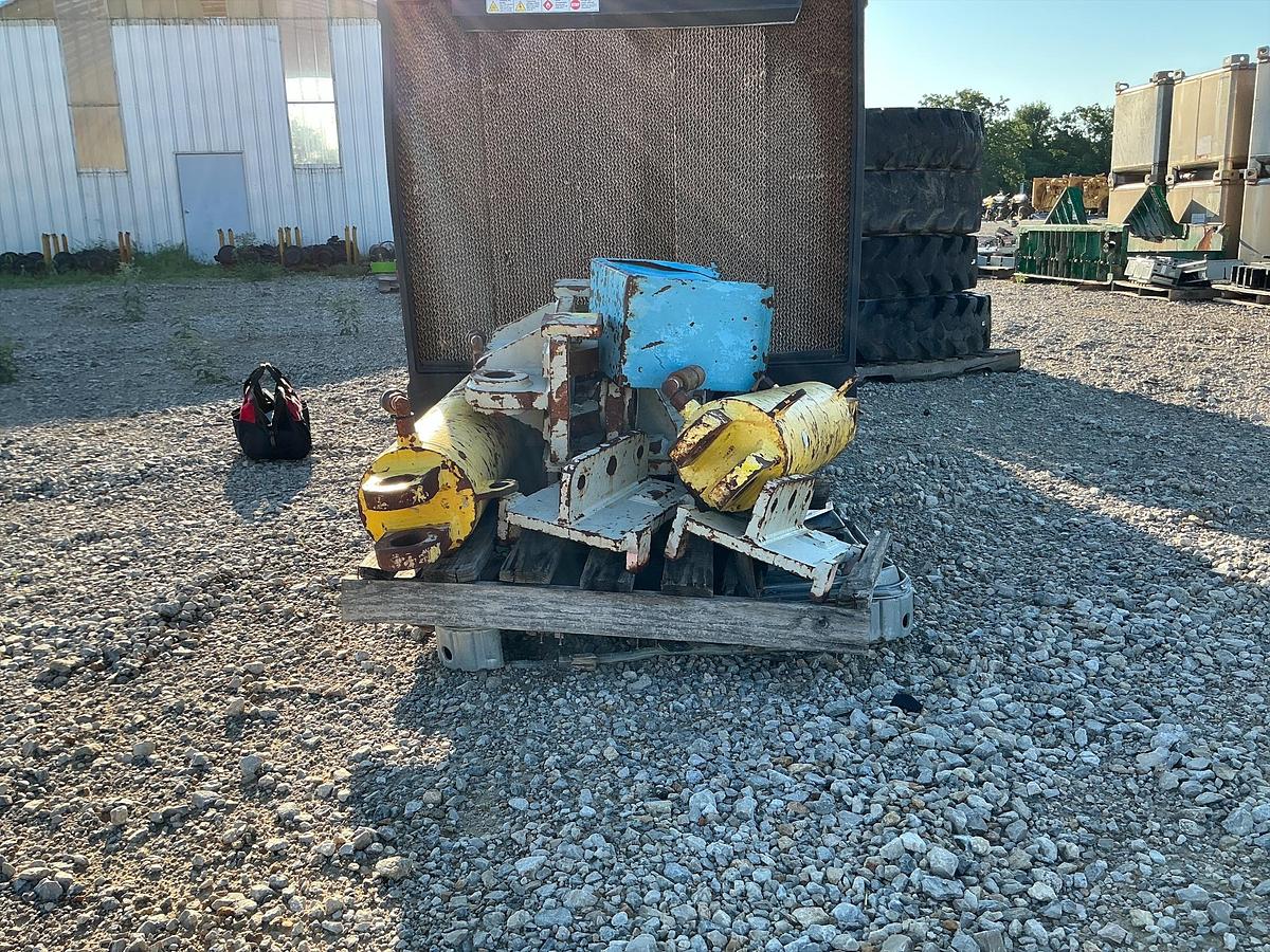 Used Hydraulics Cylinders x2 with Mounts