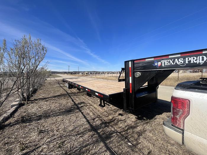 Used 2018 Texas Pride Tandem Axle Gooseneck Flatbed