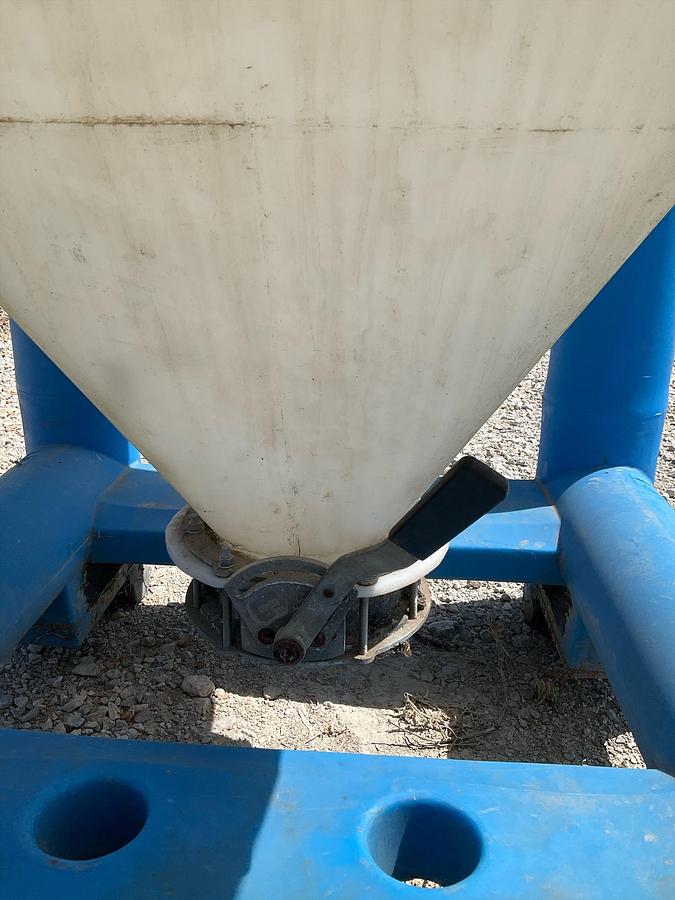 Used Snyder Flowmaster Plastic Hopper