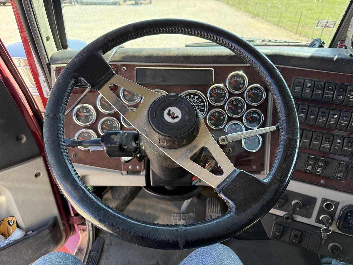 Used 2020 Western Star 4900SB Winch Truck w/Conventional Sleeper