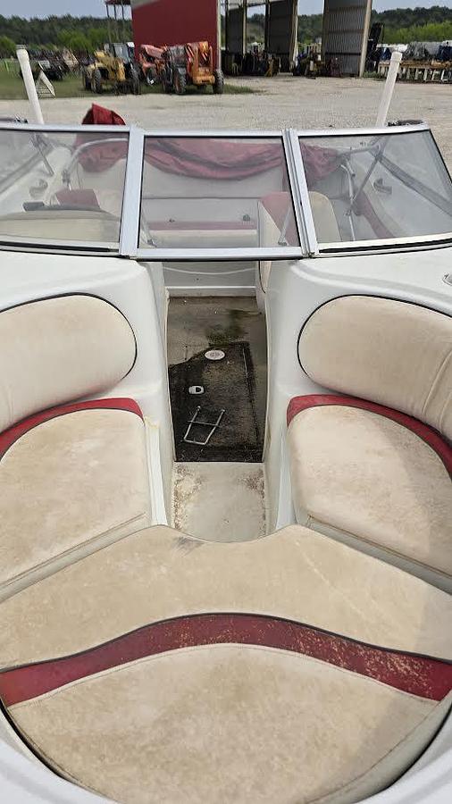 Used 2004 Caravell Boat w/Trailer, 17' Fiberglass Hull