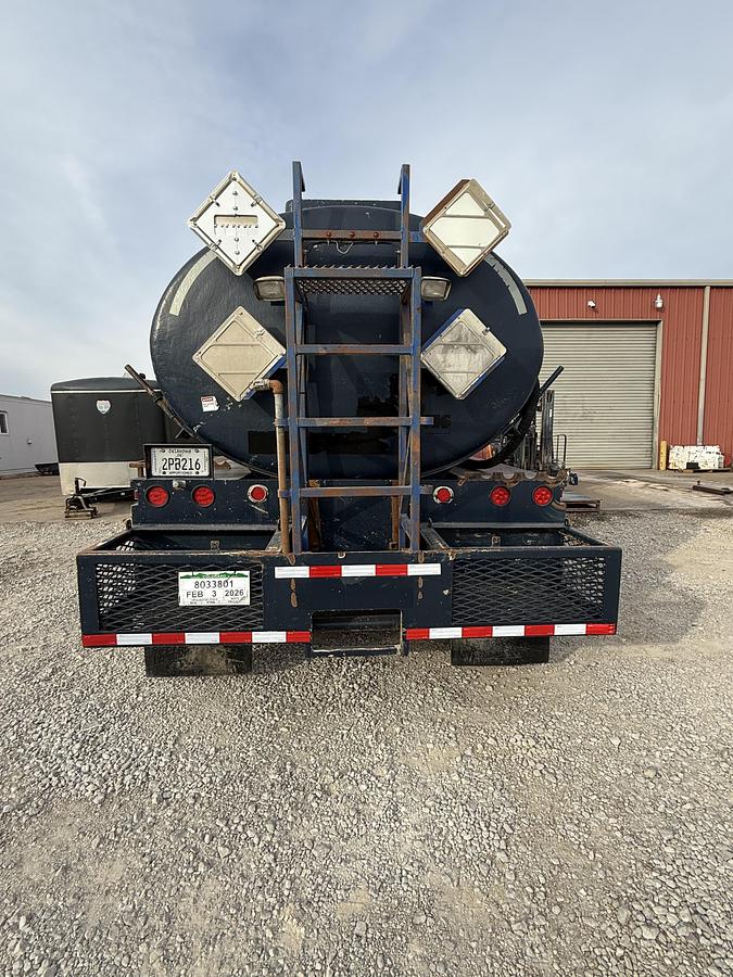 Used 2010 365 Peterbilt Acid Truck