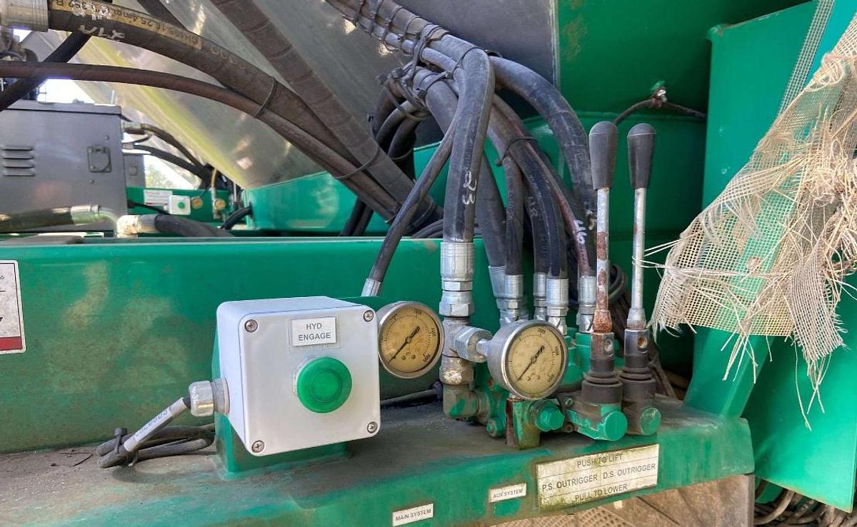 Used 2013 CHARLTON & HILL ESH-1701 T/A SAND HOGG TRAILER