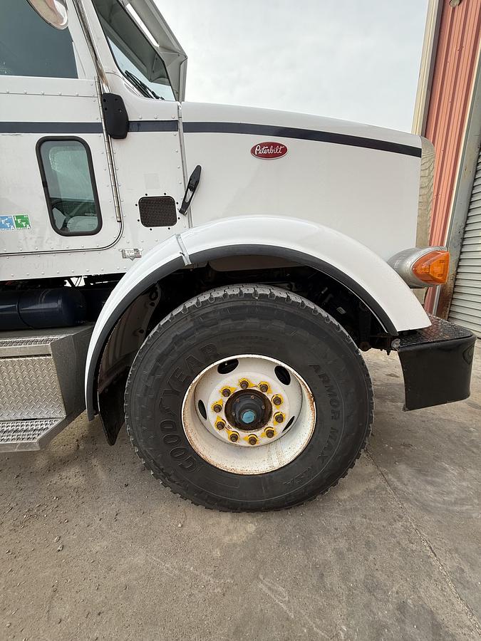 Used 2010 365 Peterbilt Acid Truck