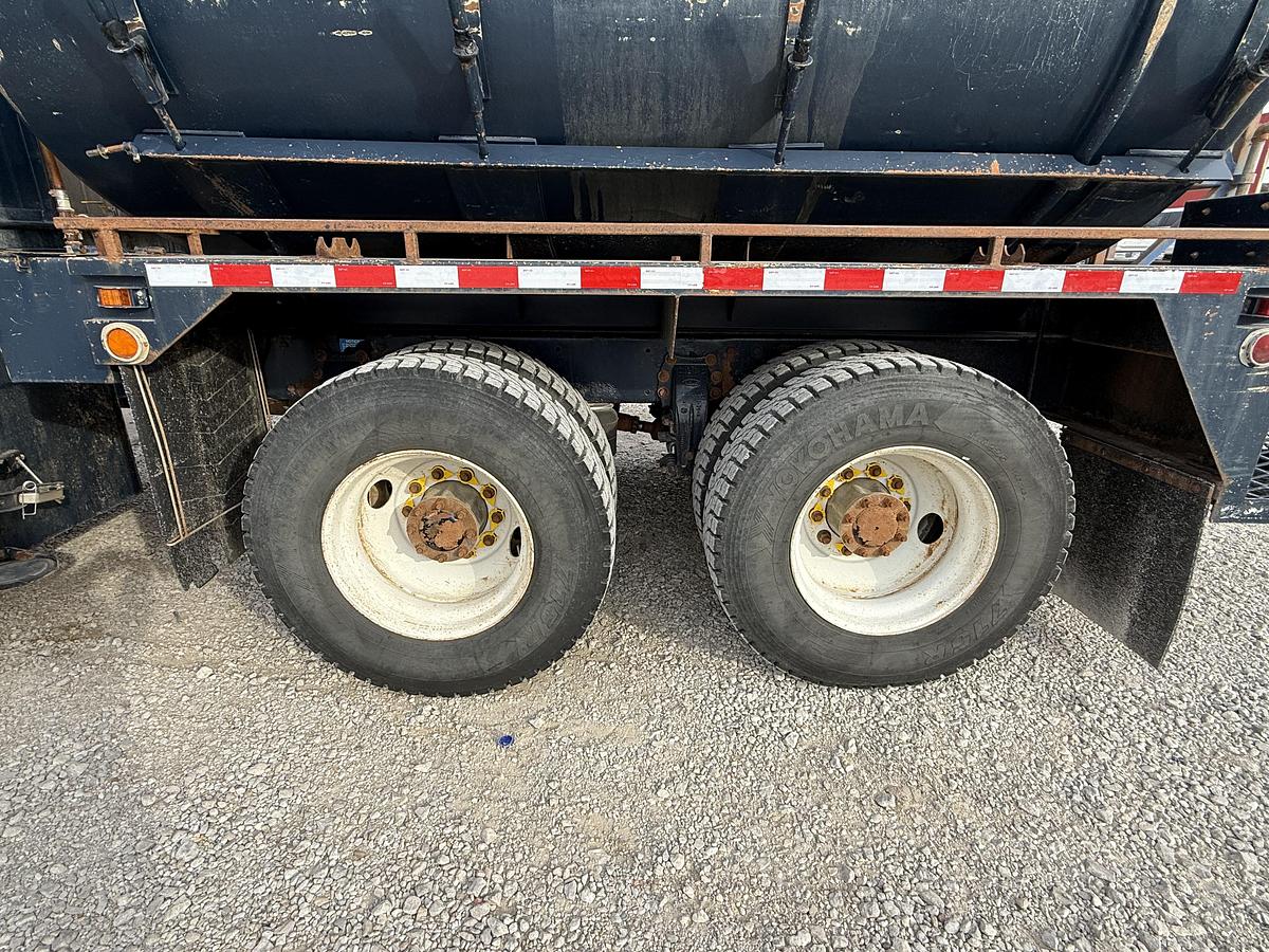 Used 2010 365 Peterbilt Acid Truck