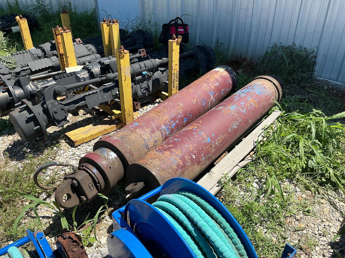Used Hydraulic Cylinders x2
