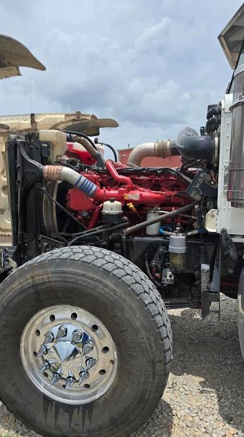 Used 2015 Peterbilt 389 Winch Truck