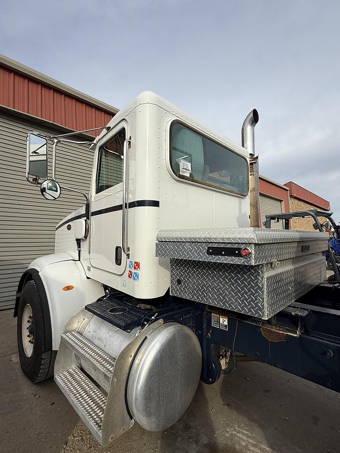 Used 2010 365 Peterbilt Acid Truck