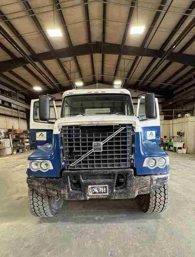 Used 2002 Volvo VHD Roll-Off Truck