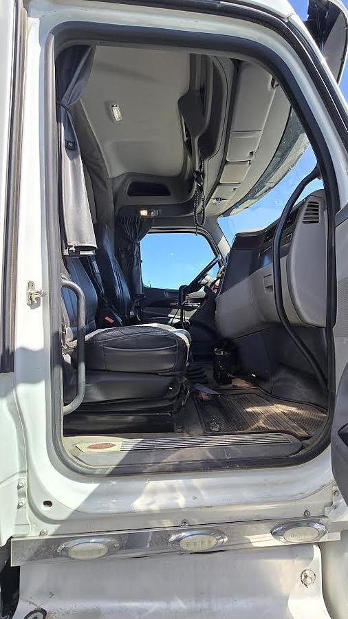 Used 2016 Peterbilt 579 Heavy Duty Truck with Conventional Sleeper Truck and Grill Guard