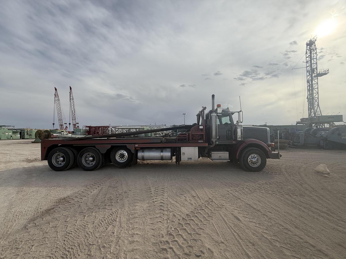 Used 2006 Peterbilt 367 Gin Pole/Bed Truck