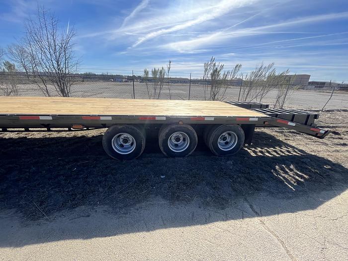 Used 2014 Texas Pride Triple Axle Gooseneck Flatbed