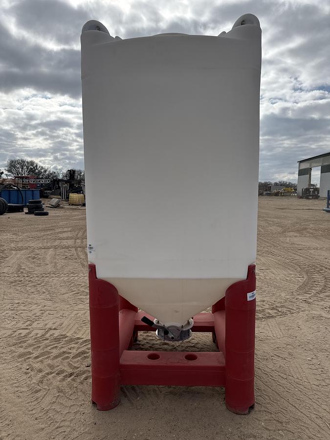 Used Flow master Vertical Hopper 80 CF