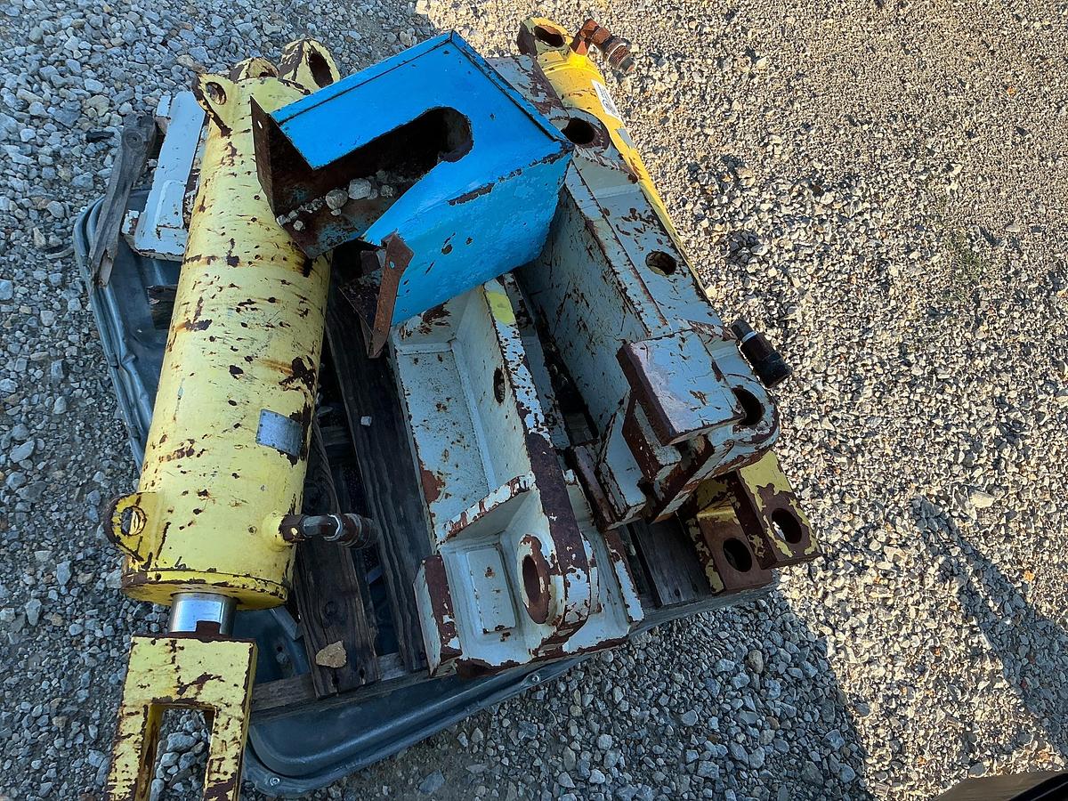 Used Hydraulics Cylinders x2 with Mounts