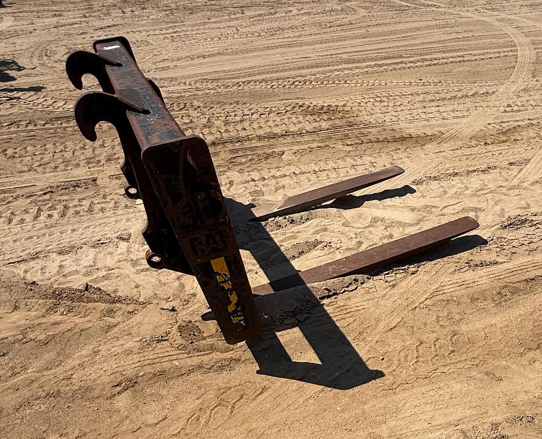 Used 125-2600: Forks for 938H Wheel Loader