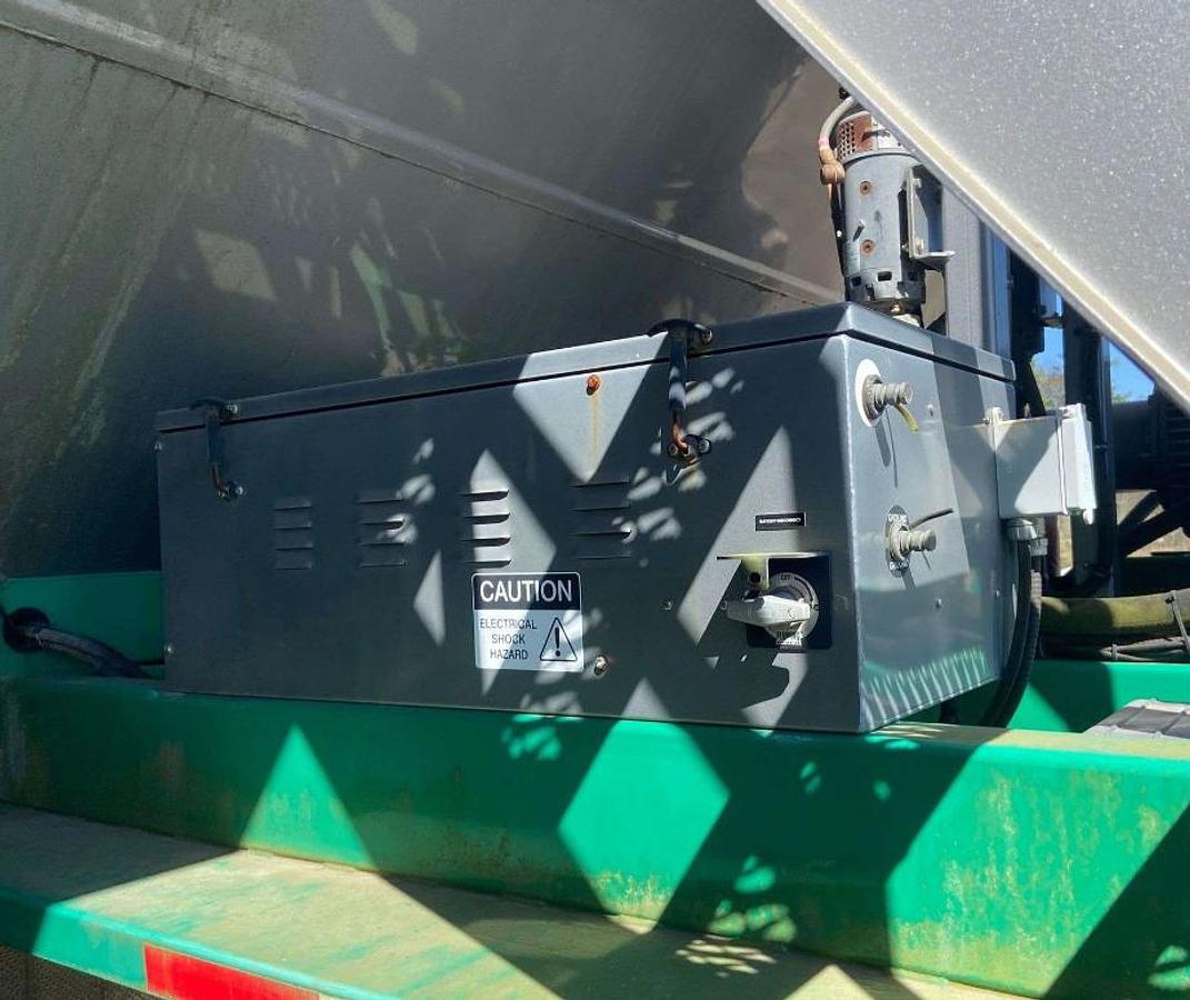 Used 2013 CHARLTON & HILL ESH-1701 T/A SAND HOGG TRAILER