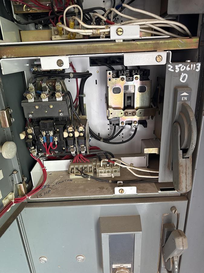 Used ALLEN BRADLEY 600 volts 60 HZ buckets