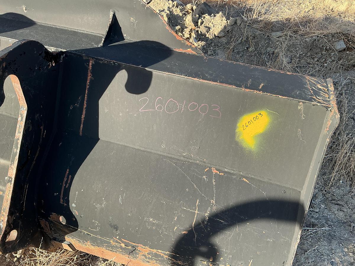 Used CAT Loader Bucket