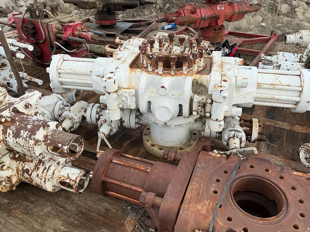 Used Shaffer 5x11 Single Ram BOP w/Diverter 