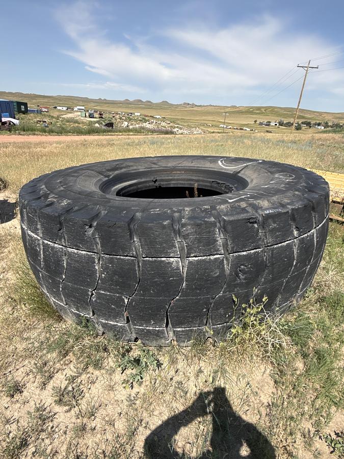 Used Bridgestone haul truck tire 46/90R57