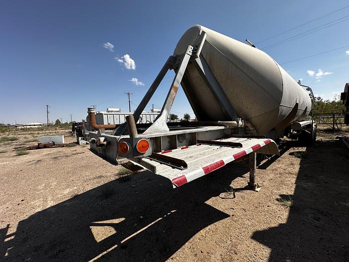 Used Fruehauf Corporation Cementer, Pneumatic, Aluminum Bulk Trailer