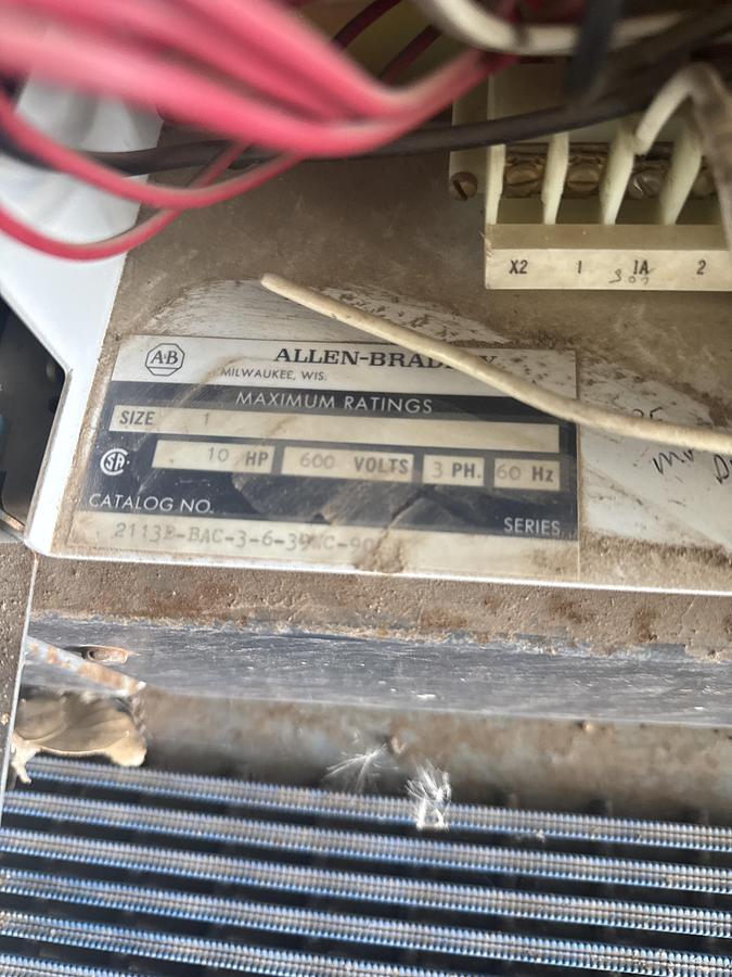 Used ALLEN BRADLEY 600 volts 60 HZ buckets