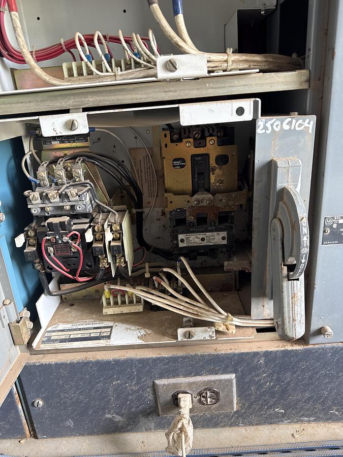 Used ALLEN BRADLEY 600 volts breaker 60 HZ 100hp