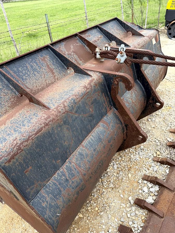 Used CAT Bucket