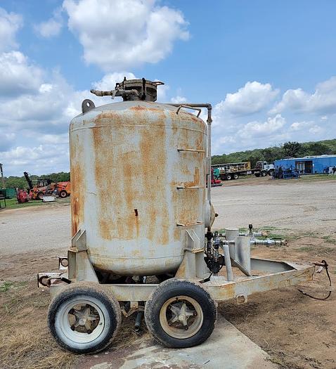 Used Sandblasting Large Trailered Sandblasting Pot