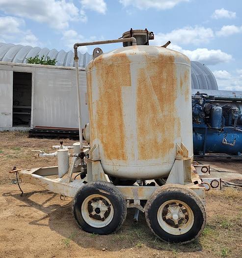 Used Sandblasting Large Trailered Sandblasting Pot