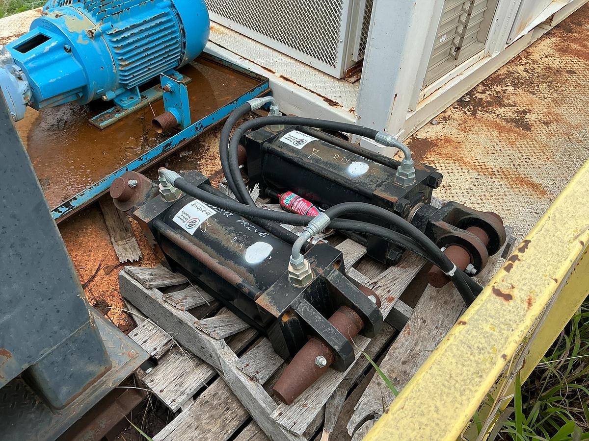 Used Hydraulic Cylinders 2x 