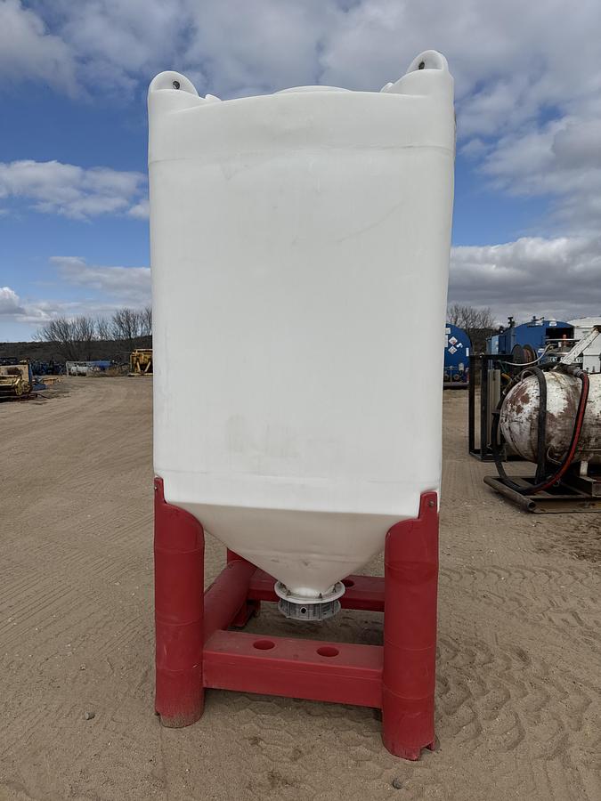 Used Flow master Vertical Hopper 80 CF