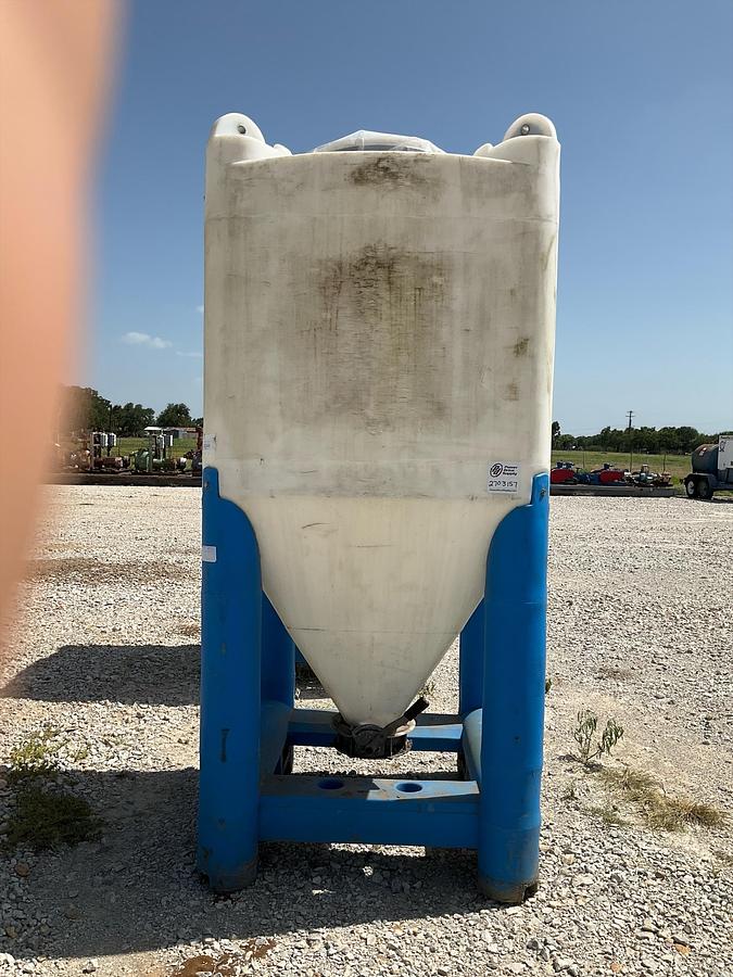 Used Snyder Flowmaster Plastic Hopper