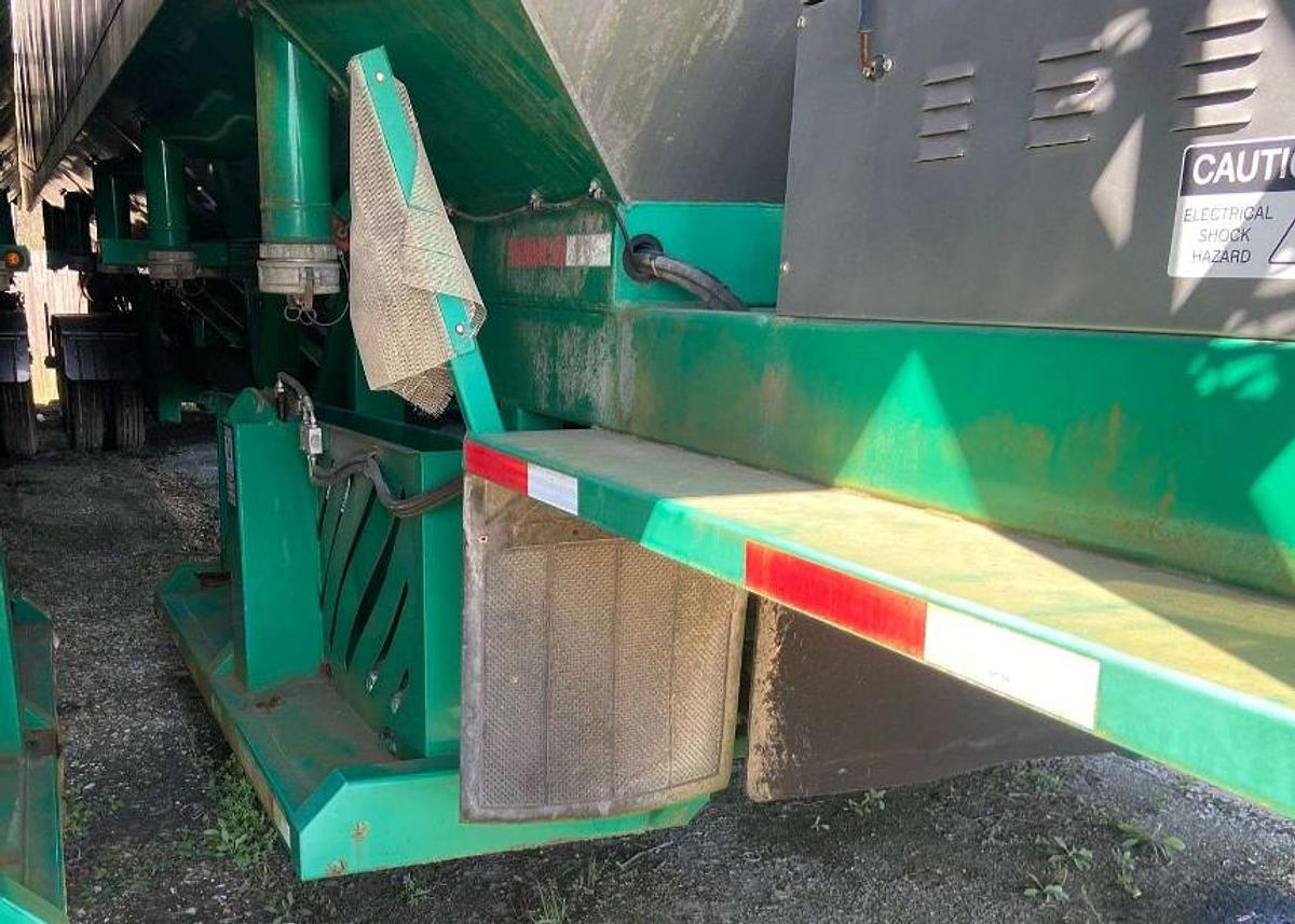 Used 2013 CHARLTON & HILL ESH-1701 T/A SAND HOGG TRAILER