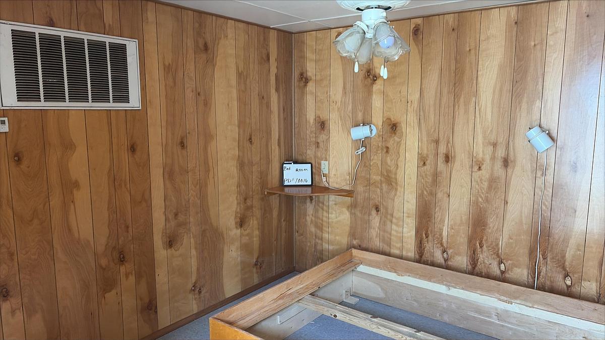 Used Crew House, Man Camp