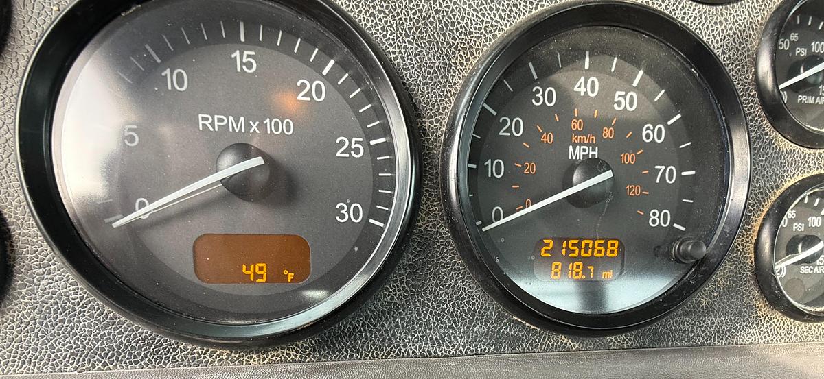 Used 2010 365 Peterbilt Acid Truck