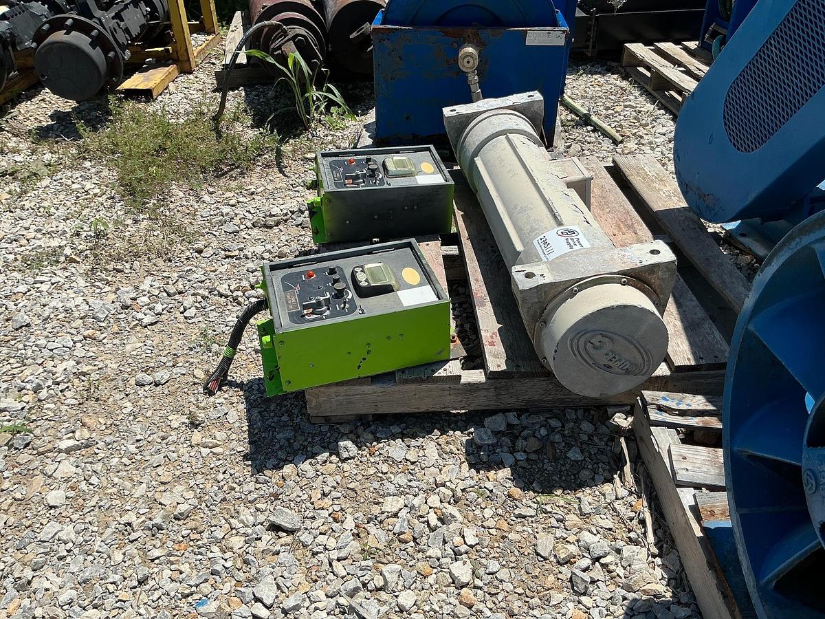 Used Derrick Industrial Electric Vibrator
