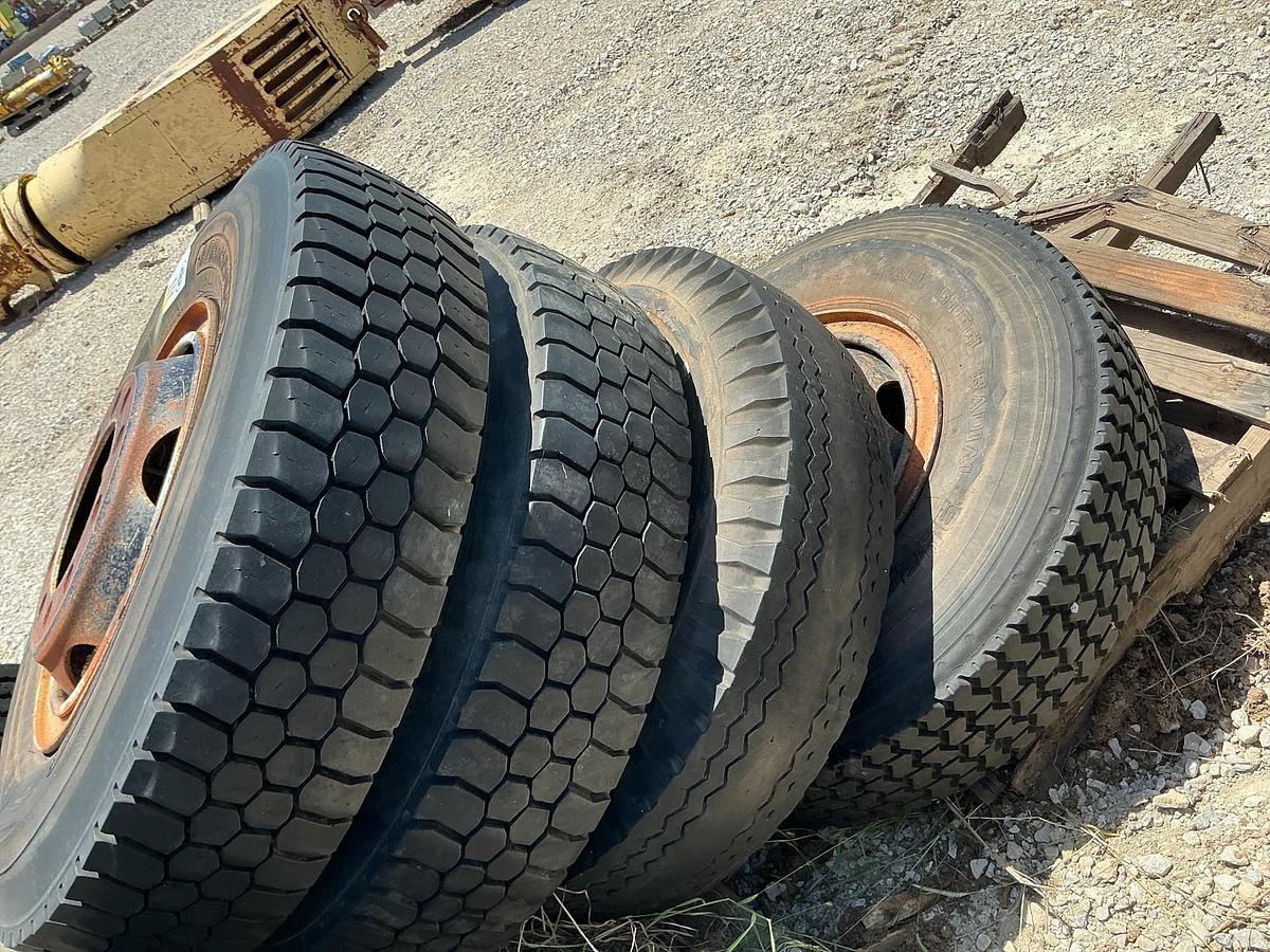 Used Steel Mark Radial Tires