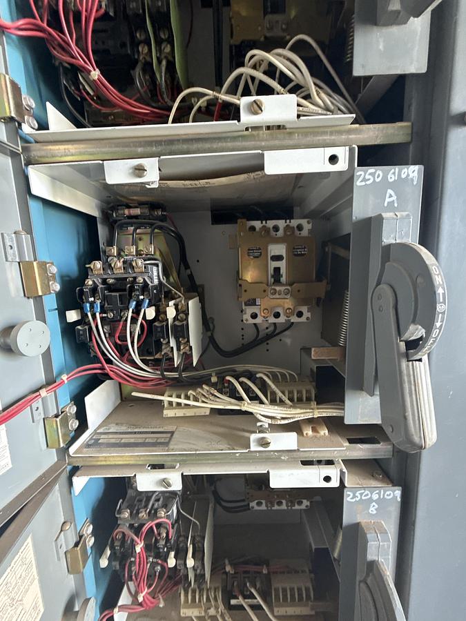 Used ALLEN BRADLEY 600 volts 60 HZ buckets