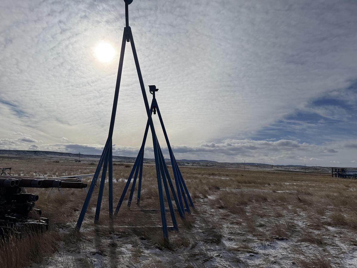 Used Wind Walls, Walkways, Flow Line Pipe, Hoses, Stairs V Door, Skids Rig #235