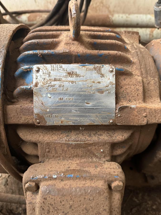 Used 12,000 Gallon Fuel Tank W/Pump Cabinet Each End