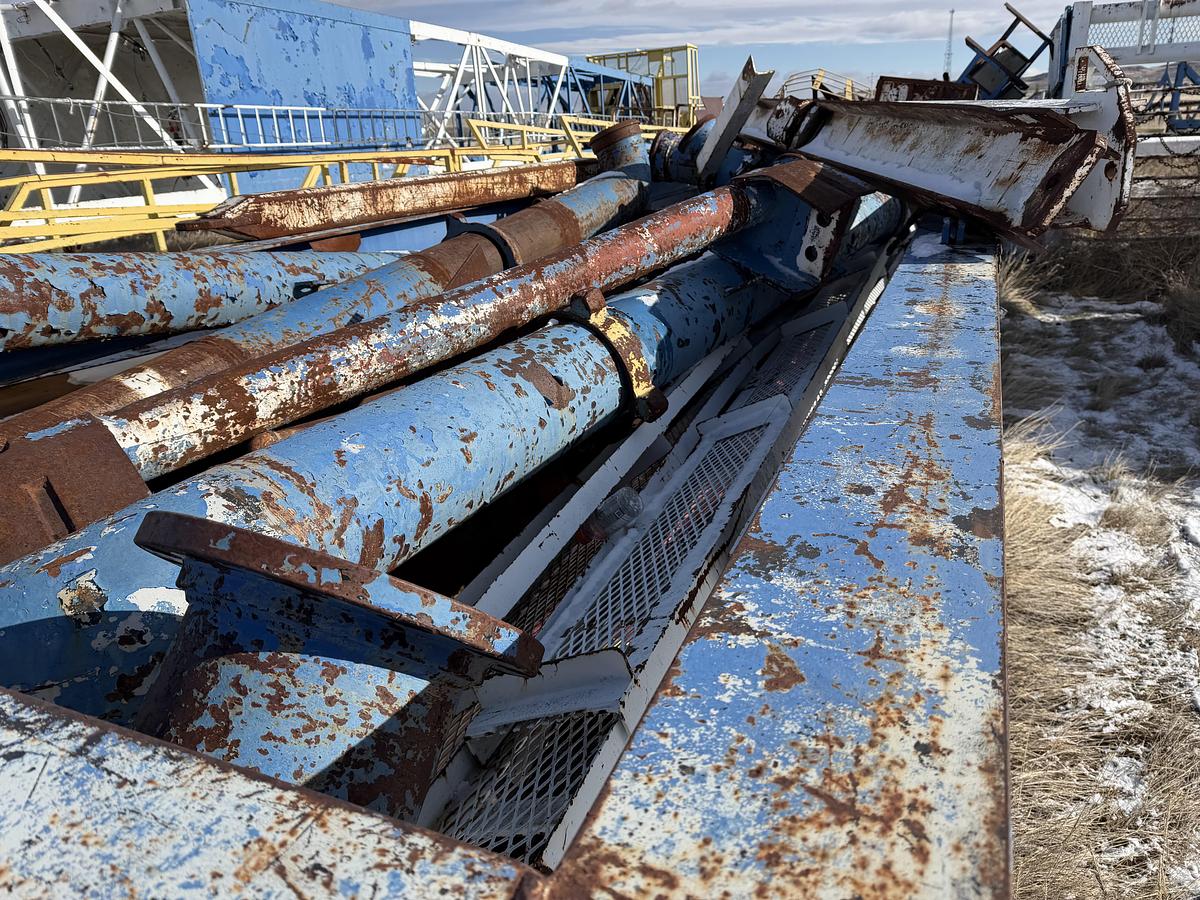 Used Junk Box with Pipe Plate and Center Steel Rig #235