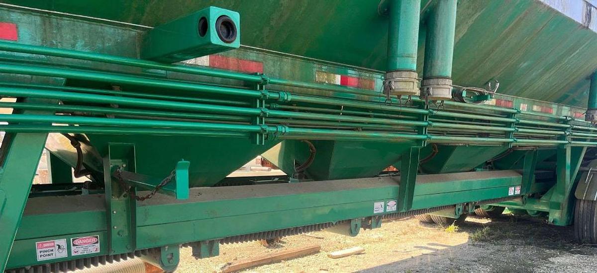 Used 2013 CHARLTON & HILL ESH-1701 T/A SAND HOGG TRAILER