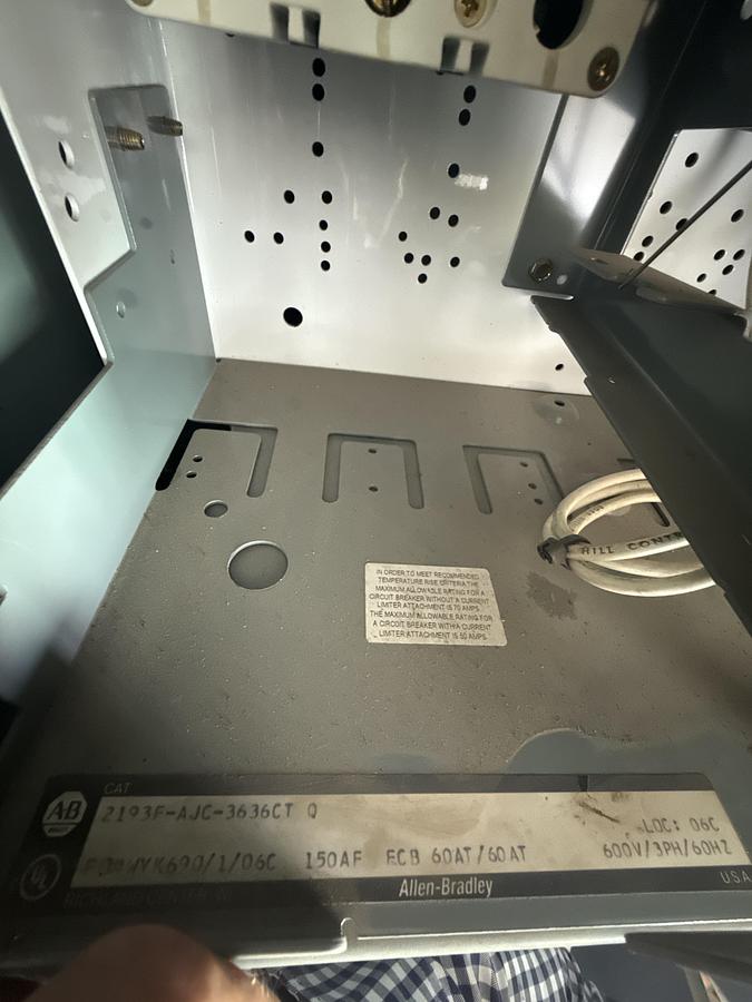 Used ALLEN BRADLEY 600 volts 60 HZ buckets