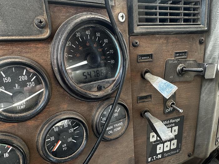 Used 1999 Peterbilt 330 Box/ Lube Truck