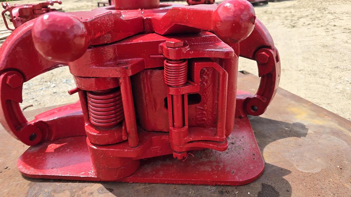 Used 4 1/2 350 TON DRILL PIPE ELEVATOR